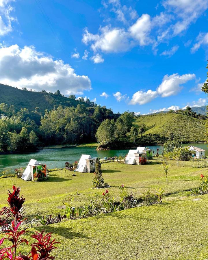 Aw Guatape Glamping Resort Guatapé Exterior photo